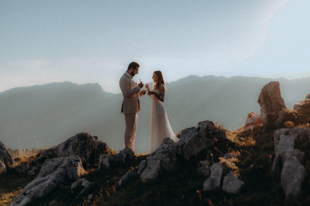 Couple lors d'une séance anniversaire au Charmant Som, massif de la Chartreuse